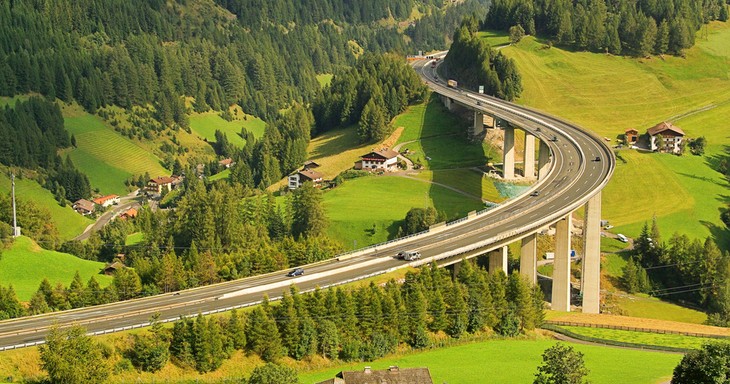 Toll2Go lohnt sich vor allem für Fahrzeuge, die die Maut in Österreich und in Deutschland entrichten müssen.
