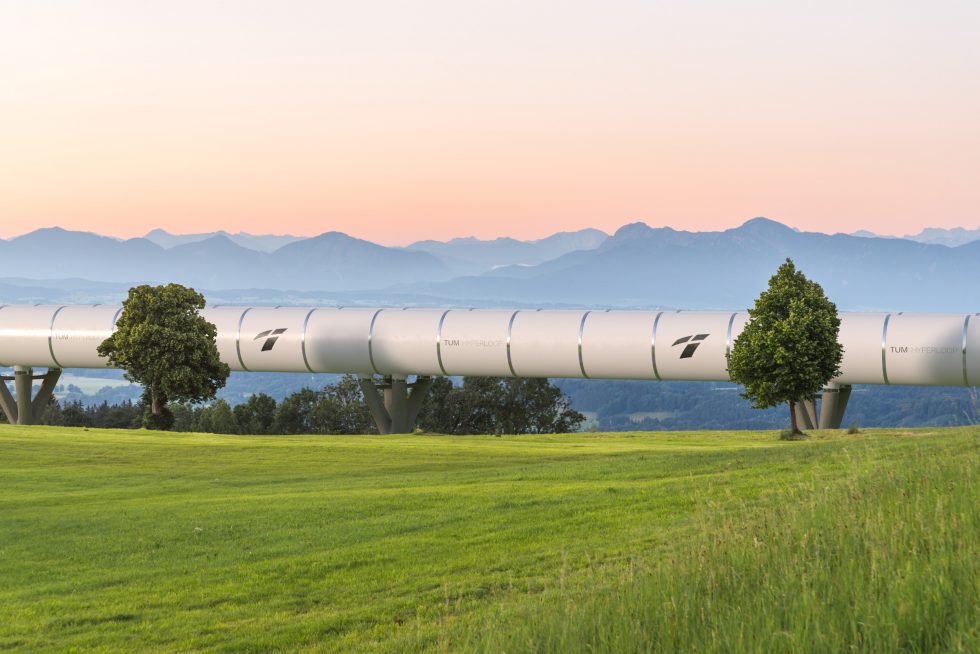 Der Hyperloop: Ein Röhrensystem auf Stelzen durchzieht die deutsche Landschaft. 