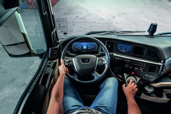 Blick ins Cockpit des neuen MAN Trucks aus der TG-Baureihe